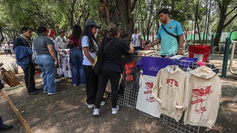 BTS Concierto Tianguis de Merch no oficial